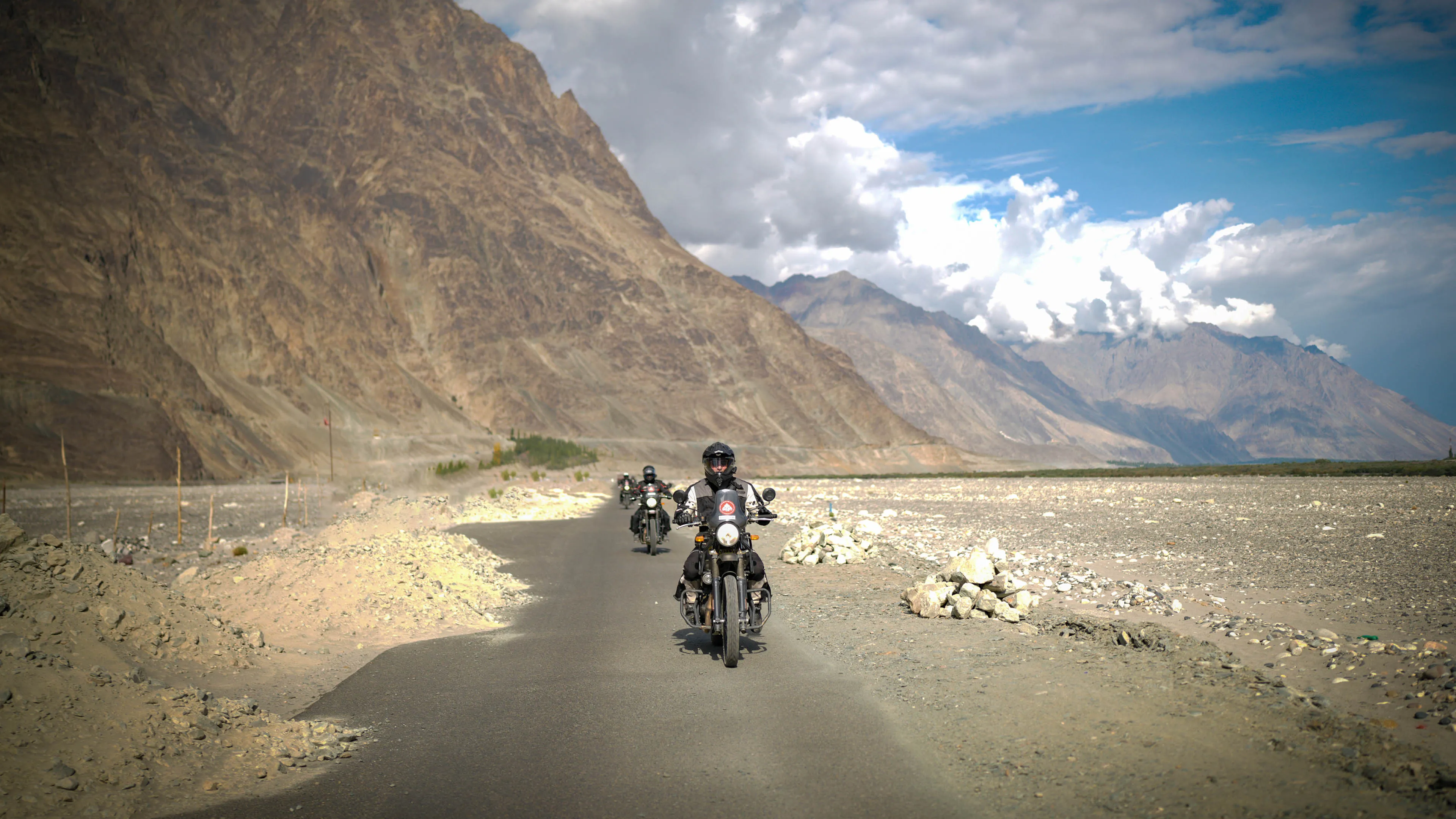 ladakh motorcycle tour from manali